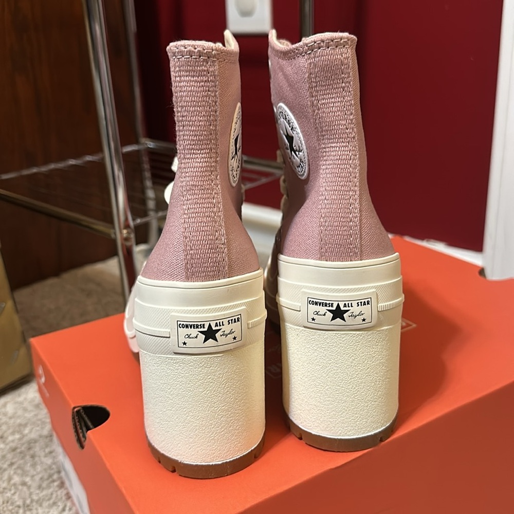 New in box Converse Platform Shoes - Picture 3 of 6